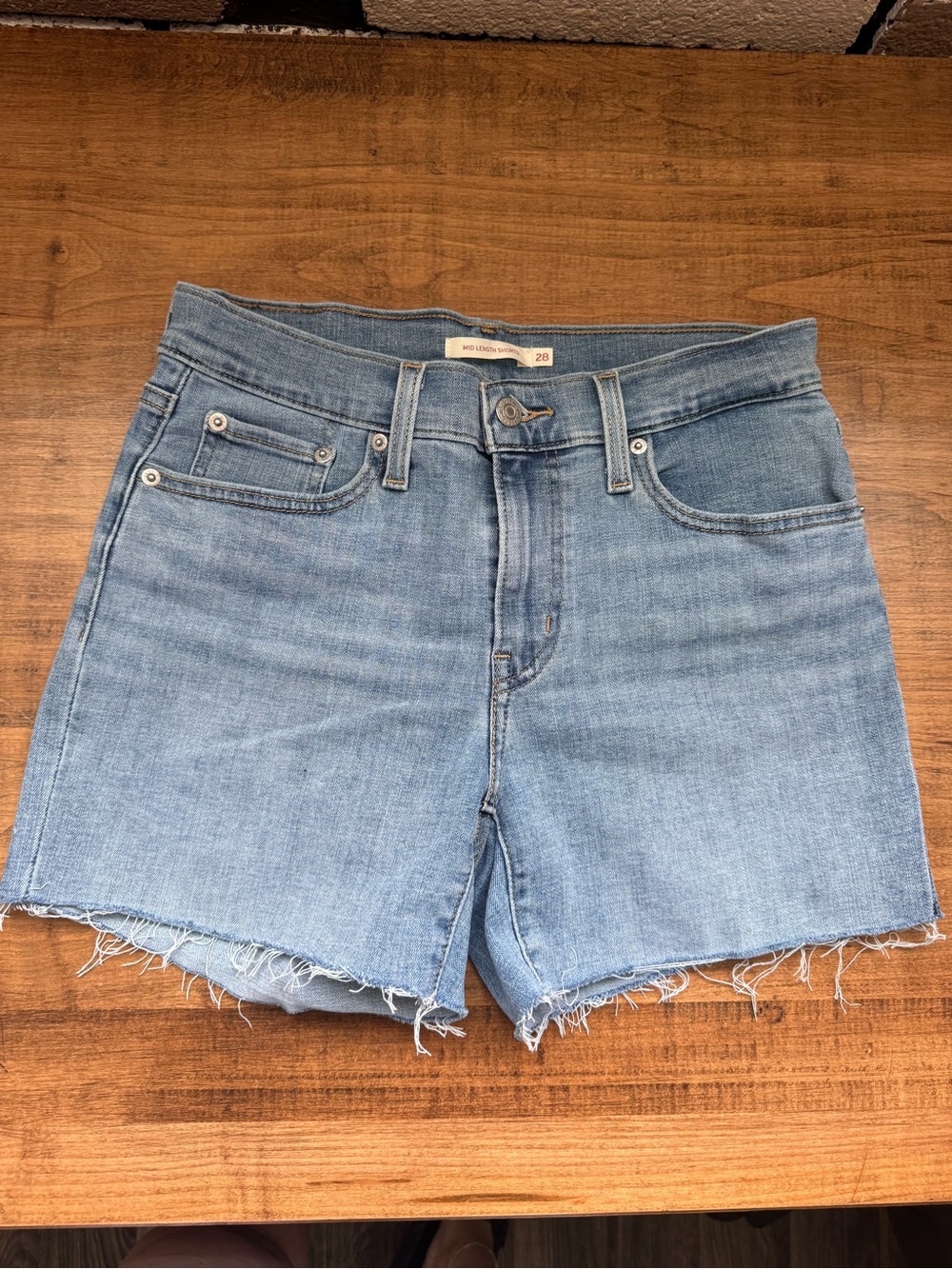 Levi’s Women’s Mid Length Denim Shorts 28 High Rise Raw Hem Cutoff Light Wash